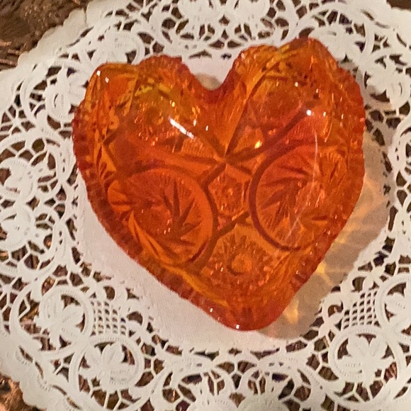 Contemporary, Red Cut Glass Heart/Shape Dish - Picture 6 of 6